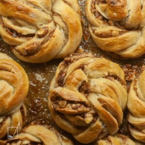 Hefeschnecken auf einem Backblech